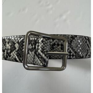 NWOT INC International Concepts Women Small Faux Snakeskin Belt Black Gray #7015